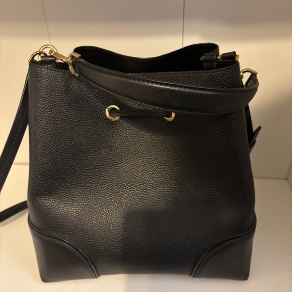 Micheal kors bucket bag/ cross body - Picture 4 of 6